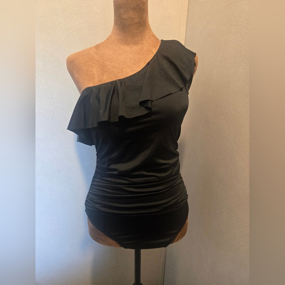 Chic Black One-Shoulder Ruffle Swimsuit